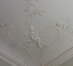 Stuckdecke im Neuen Schloss