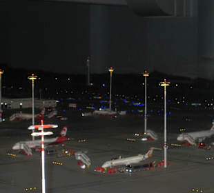 Airport bei Nacht