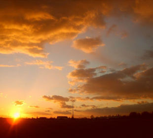 Sonnenuntergang im Industriegebiet