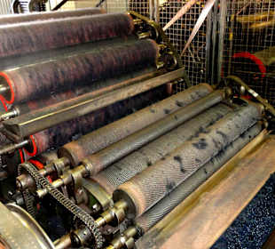 Kardier-Maschine in der Werkhalle