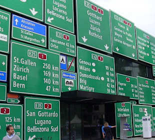 Wandgestaltung PKW Halle