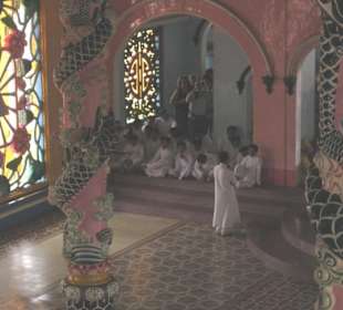 Die wartenden Gläubigen ...