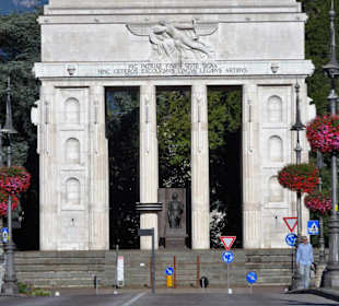 Ansichten des Siegesdenkmals in Bozen