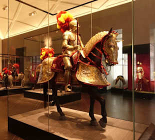 Ein Ritter in vollem Ornat