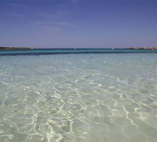 Kristallklares Wasser und kein Mensch