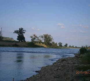 Water rising - shoreline narrowing