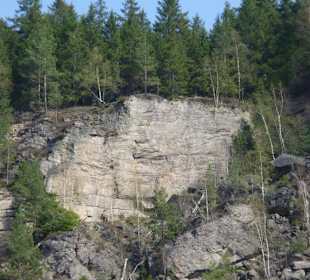 Felsen am Rande des Stausee