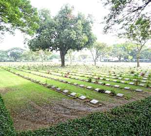 Soldatenfriedhof, sehr gepflegt