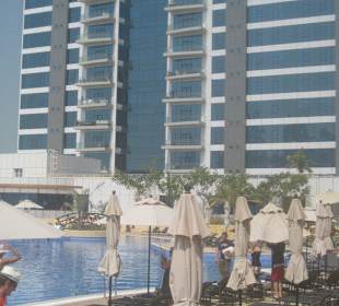 Poolanlage am Privatstrand