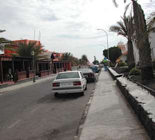 die Strasse, die zum Strand führt