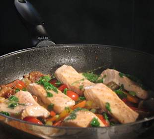 Livecooking - gedämpfter Lachs und Gemüse