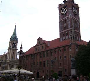 Torun: Rathaus am Markt,dahinter Stadtpfarrkirche