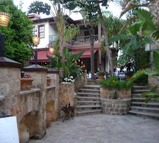 Eingang vom Hotel aus...