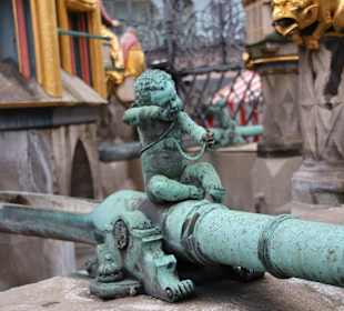 Figuren im Schönen Brunnen