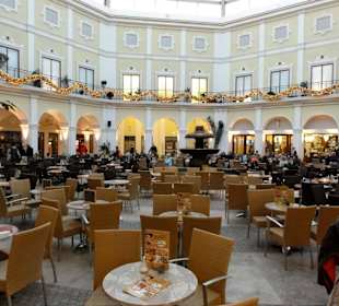 Blick auf die Plätze der Piazza