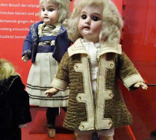 In der Puppenabteilung des Spielzeugmuseums