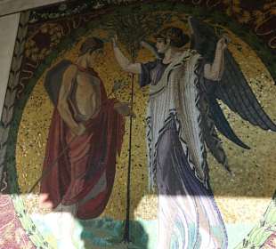 Mosaik allegorischer Figuren am Friedensdenkmal