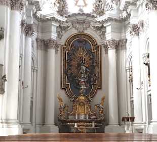 Innere der Kirche 