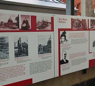 Hinweistafeln in der Wartezone