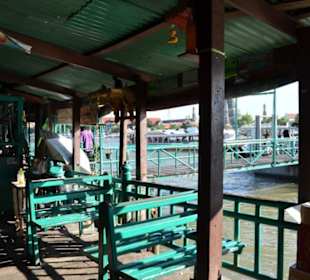 Fahrt auf dem Chao Phraya Fluss Bangkok