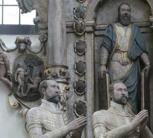 Detailansicht vom Alabaster-Epitaph in St. Moriz