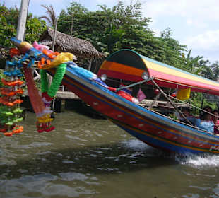 Mit dem Longtailboot unterwegs