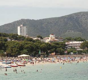 Widok hotelu Tropico Playa z plaży Palma Nova