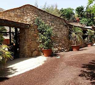 Restaurant in Richtung Elefanten und Vogelshow