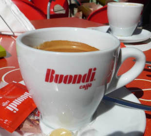 Pause im Café / Eisdiele / Restaurant Sandoskas