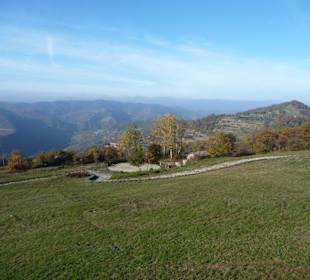 Blick vom Friedhof auf Bergolo