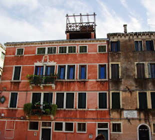 Hier sieht man die Balkonbauten gut