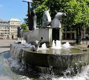 Blick auf die Front des Neptunbrunnens
