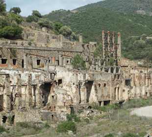 Industrieruine nahe Naracauli