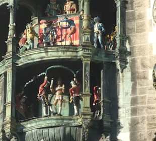 Rathausturm: Glockenspiel, Turnier, Schäffler-Tanz