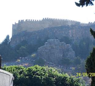 Akropolis mit Menschenschlange