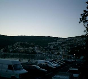 Blick auf den Hafen am Abend