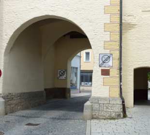 Unteres Tor mit rechtem Durchgang