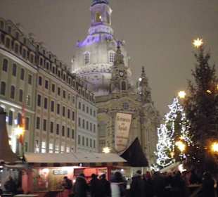 Weihnachtsmarkt auf dem Neumarkt Dresden