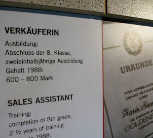 Verdiensteiner Verkäuferin in der DDR
