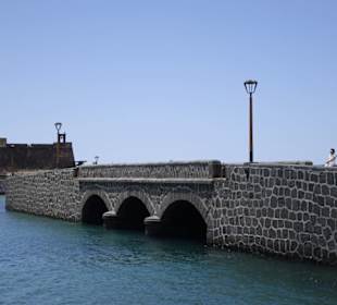 Im Hintergrund das Castillo