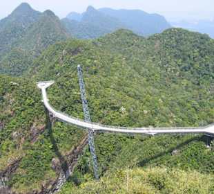 blick auf hängebrücke