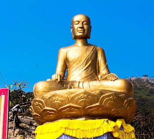 Statue of Buddha Emperor Tran Nhan Tong