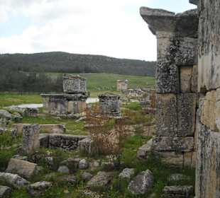 Grobowce w starożytnym mieście Hierapolis 