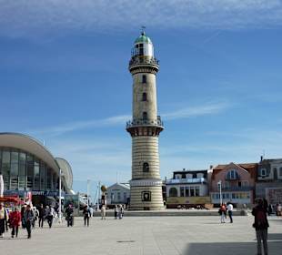 Leuchtturm auf der Promenade von Warnemünde