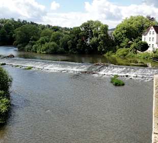 Die Fulda an der Altstadt von Melsungen