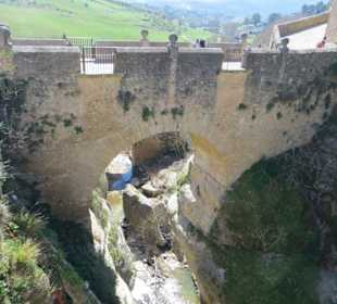 Brücke im Sonnenlicht