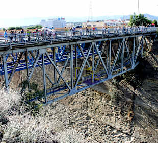Brücke über den Kanal