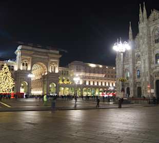 Соборная площадь ночью