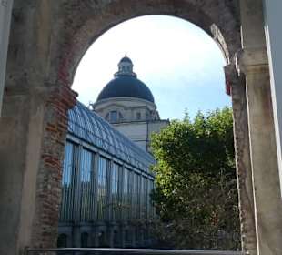 Bayerische Staatskanzlei im Osten vom Hofgarten