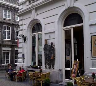 Eingang in der Seitenstraße